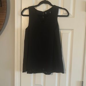Black tank w/lace lining that you can see the bottom and in the V of the top.